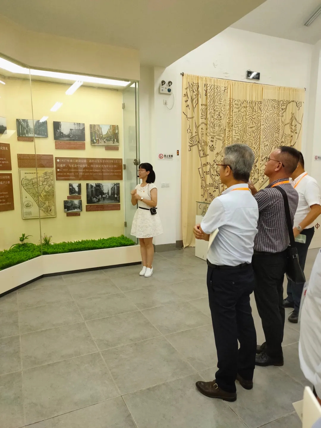 志愿服务队应邀为中山公园“史迹馆”开展义务讲解活动03.jpg.jpg